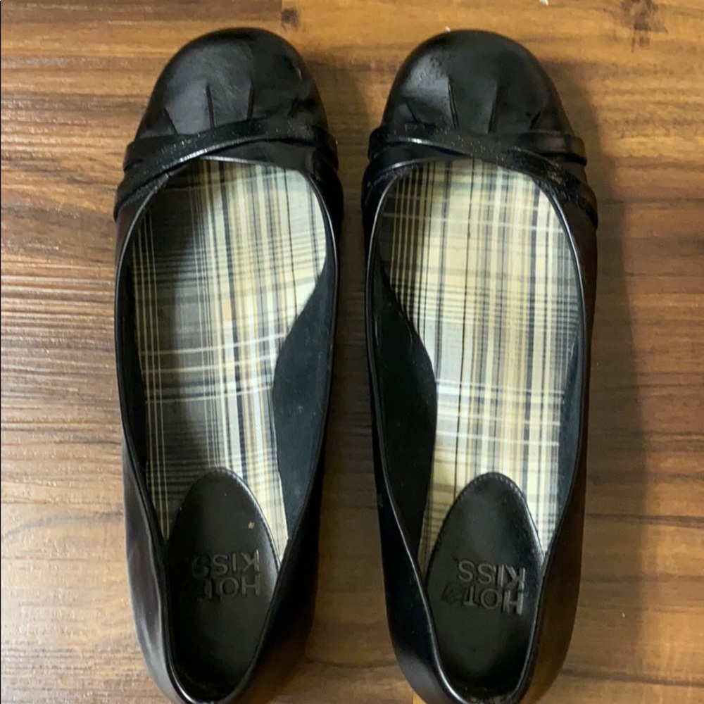 Hot Kiss - Black Flats - Women’s 10